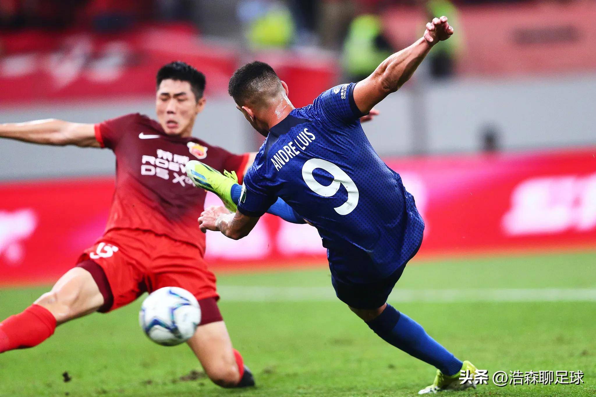 赛后上海海港调整名单以备中超，远射贴柱环节打磨，气氛紧张，年轻球员得到机会的简单介绍