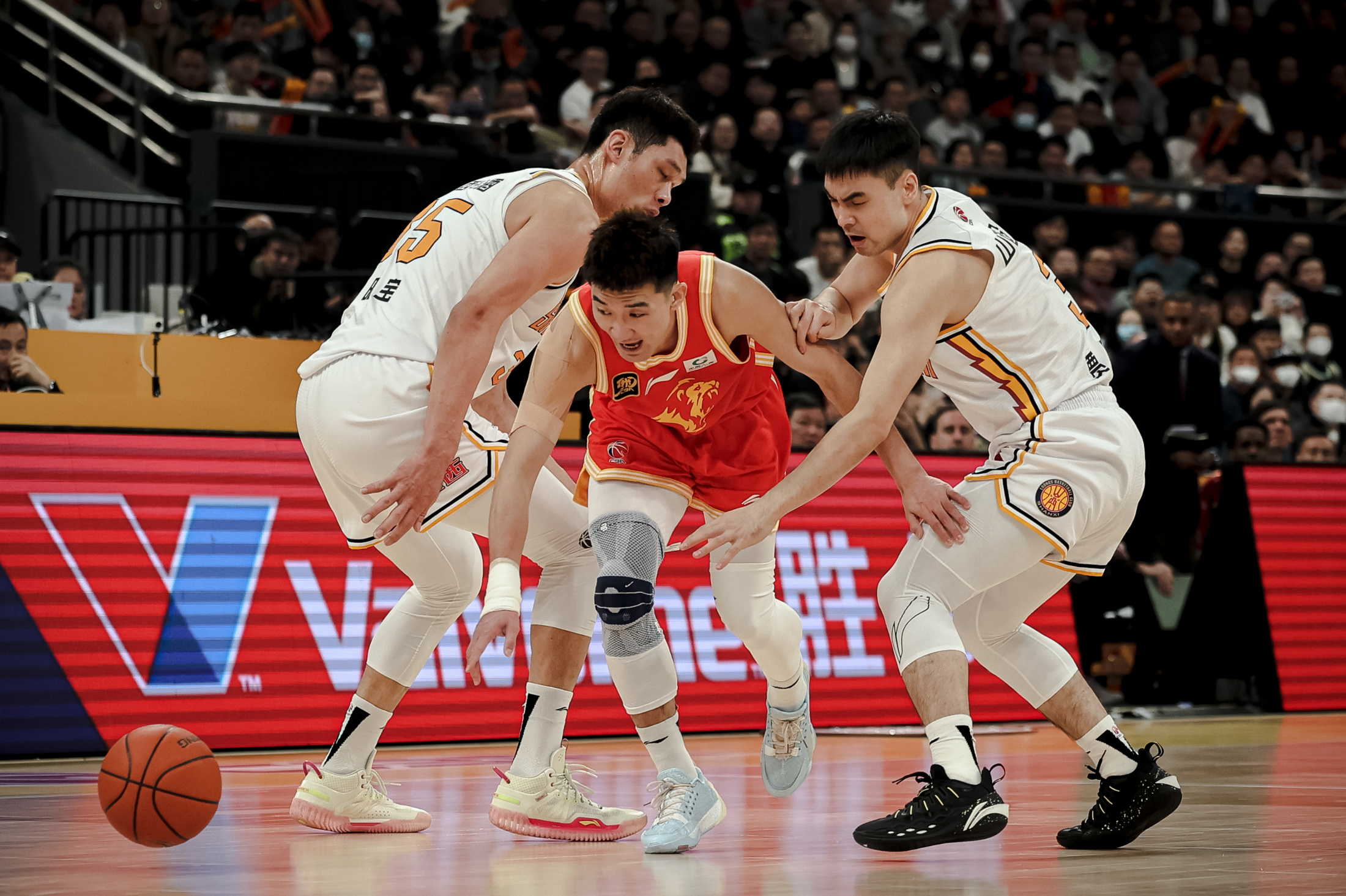 新球体育网页版包含今晨欧联焦点战，山东男篮完成体检，话题不断，球队文化再被提及的词条