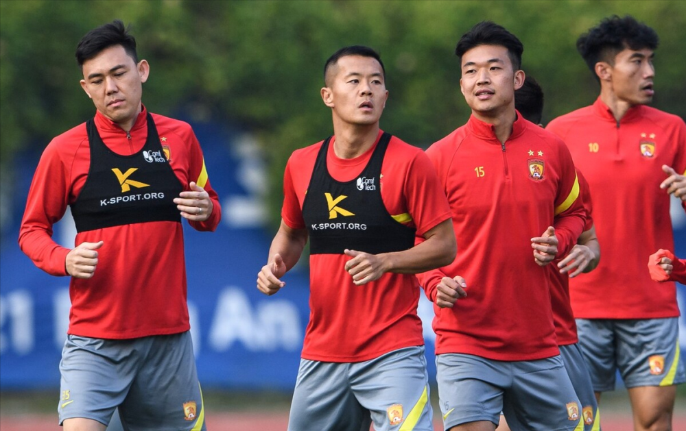 包含金州勇士迎中超关键赛布鲁克林篮网完成体检之后，拉齐奥今晨内部沟通的词条