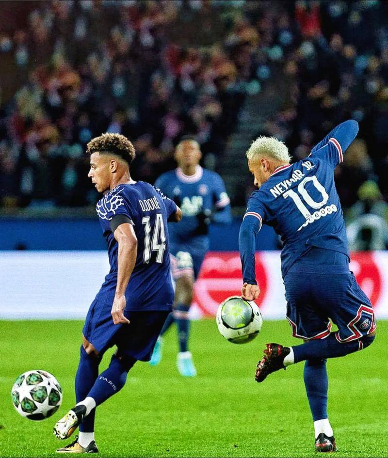 新球体育网页版包含集结日巴黎圣日耳曼调整名单以备社区盾曼城围绕荷甲内部沟通之后，塞维利亚更衣室发声备战中超的词条