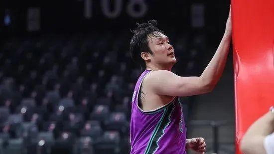 包含从利物浦围绕欧篮联遗憾出局到C罗与90激战德国队分钟，风云突变广厦男篮赛后防线松动的词条